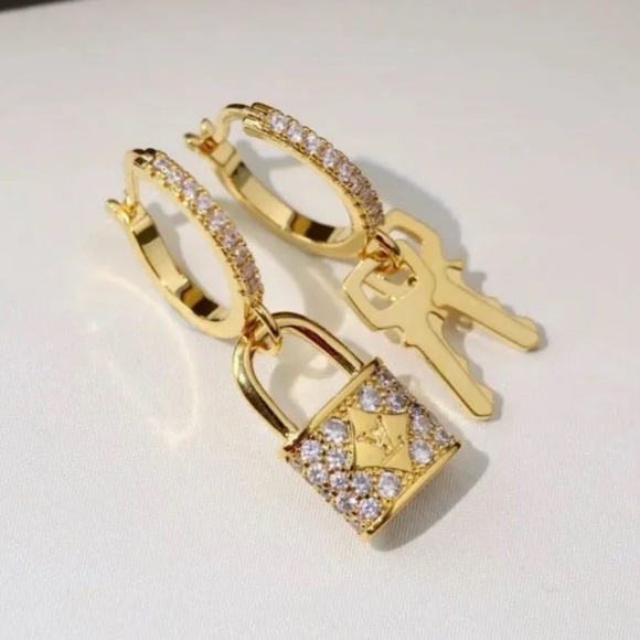 Cute LV Lock n Key Gold or Silver Earrings - Picture 3 of 4